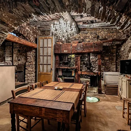 Apartment The Historic Oil Mill- Romantic Retreat