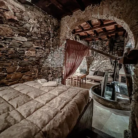 The Historic Oil Mill- Romantic Retreat *