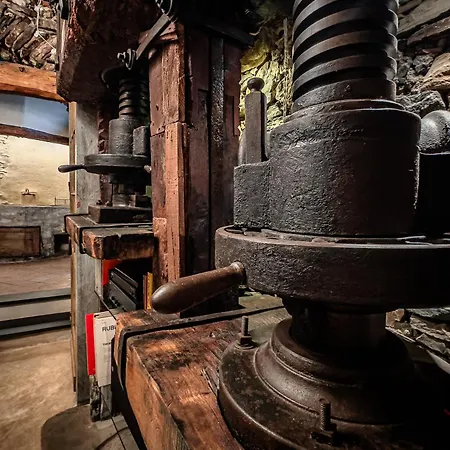 Apartamento The Historic Oil Mill- Romantic Retreat *
