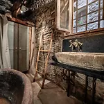 The Historic Oil Mill- Romantic Retreat Apartment *