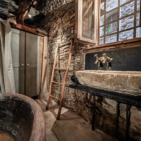 The Historic Oil Mill- Romantic Retreat Apartament *